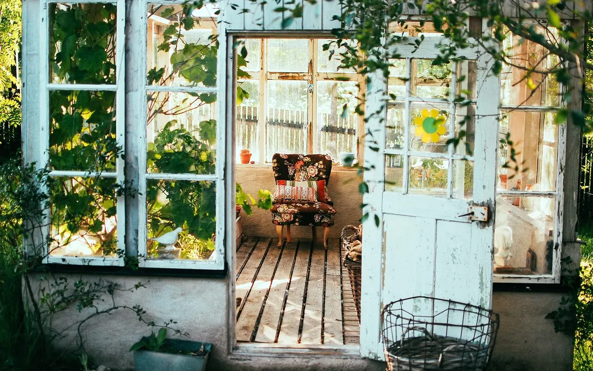 A Beginner's Guide to Buying Second-Hand Furniture Safely